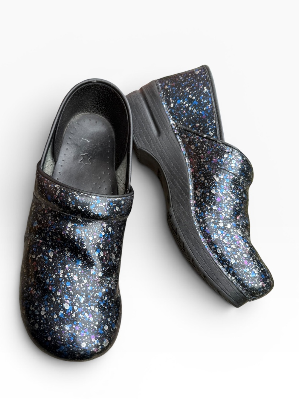 Dansko Slip on Clogs Women’s Black Paint Splatter, Iridescent Polka Size 40